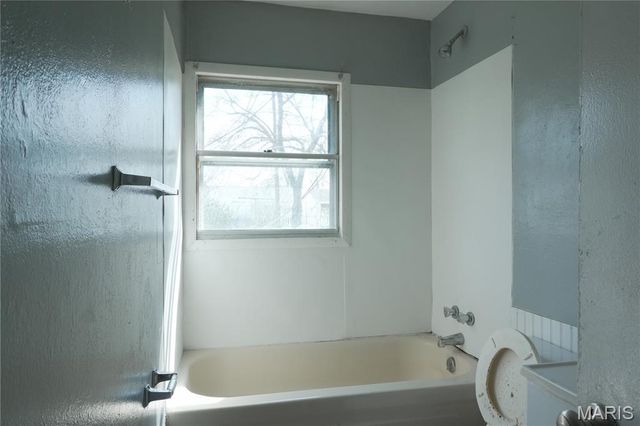 32 Agnes Drive, East St Louis, IL 62206