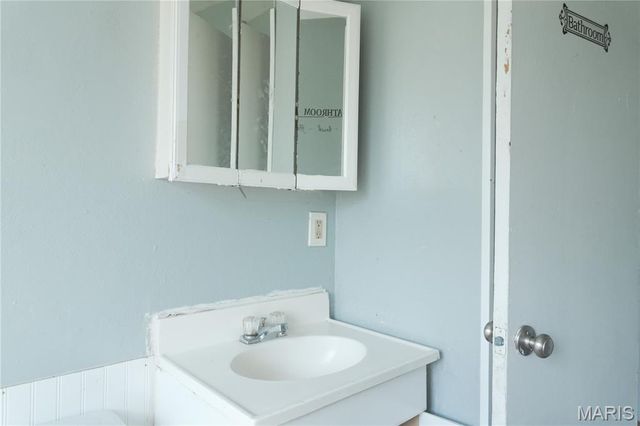 32 Agnes Drive, East St Louis, IL 62206