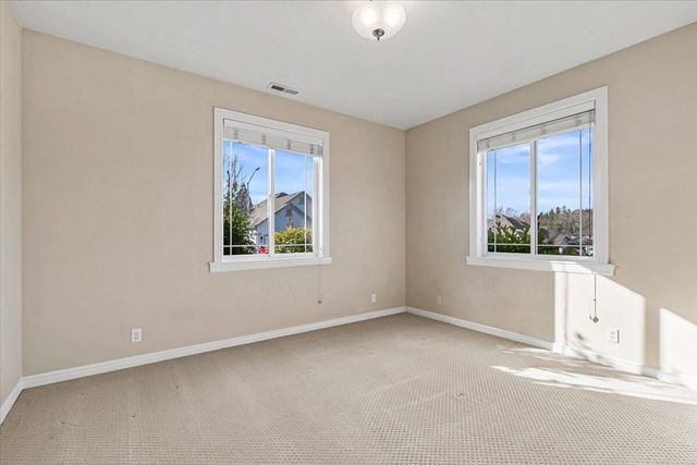 142 Whispering Drive, Grants Pass, OR 97527