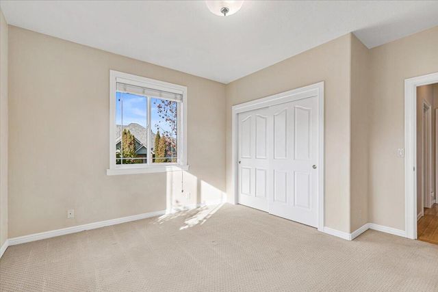 142 Whispering Drive, Grants Pass, OR 97527