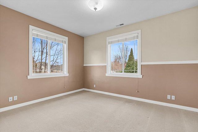 142 Whispering Drive, Grants Pass, OR 97527