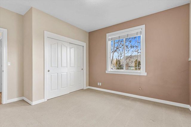 142 Whispering Drive, Grants Pass, OR 97527