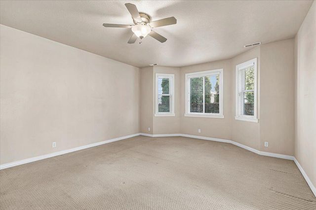 142 Whispering Drive, Grants Pass, OR 97527