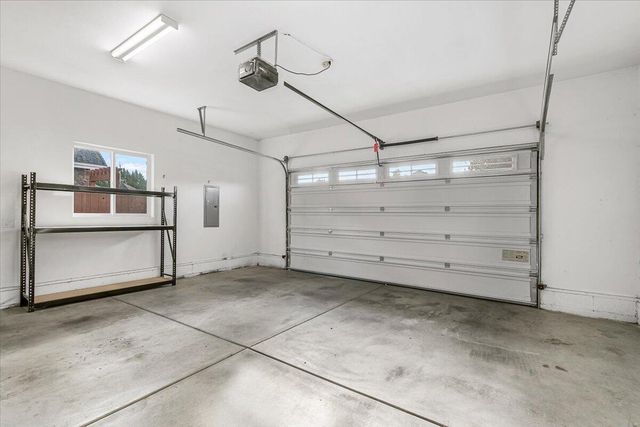 142 Whispering Drive, Grants Pass, OR 97527