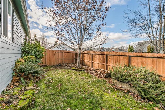 142 Whispering Drive, Grants Pass, OR 97527