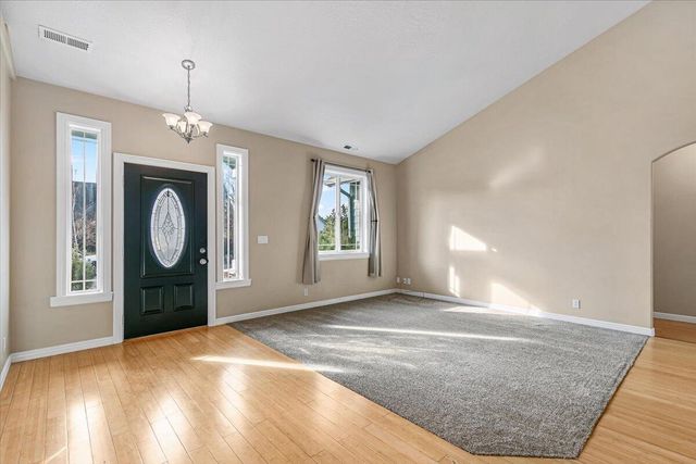 142 Whispering Drive, Grants Pass, OR 97527