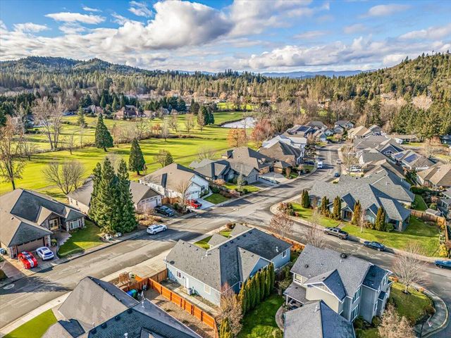 142 Whispering Drive, Grants Pass, OR 97527