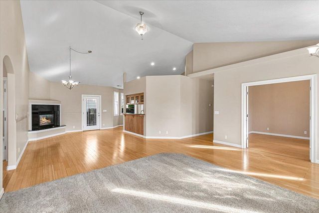 142 Whispering Drive, Grants Pass, OR 97527