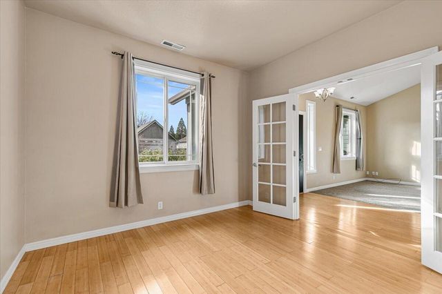 142 Whispering Drive, Grants Pass, OR 97527