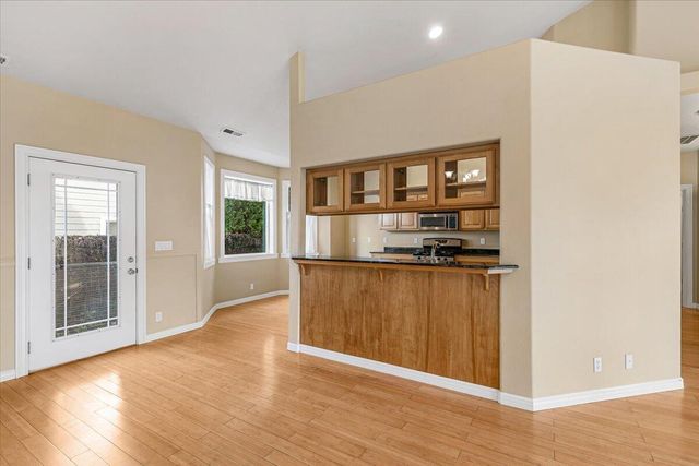 142 Whispering Drive, Grants Pass, OR 97527