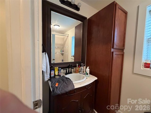 77 Maple Road, Spruce Pine, NC 28777