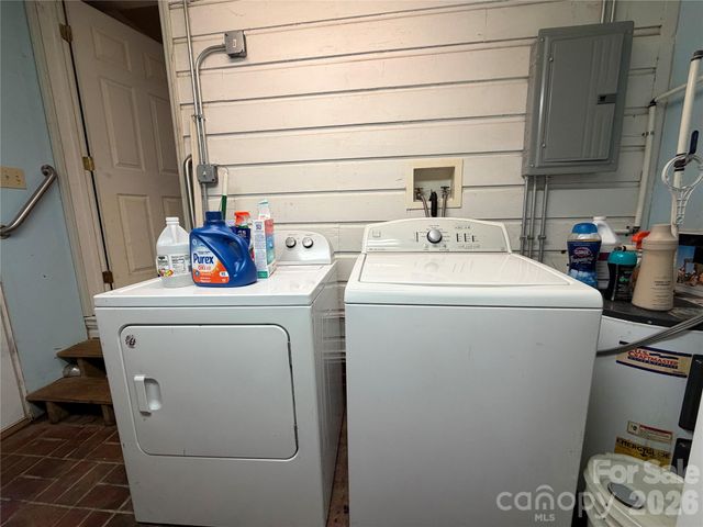 77 Maple Road, Spruce Pine, NC 28777