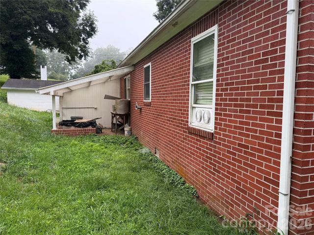 77 Maple Road, Spruce Pine, NC 28777