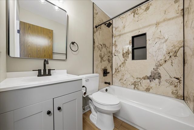 369 Heather Court A2, Schaumburg, IL 60193