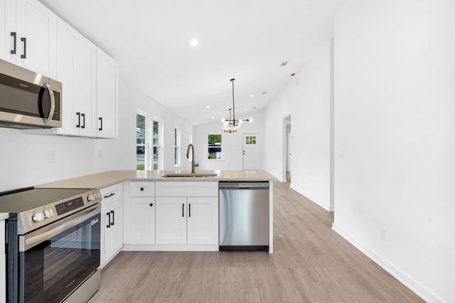 964 W 9Th St, St Augustine, FL 32084