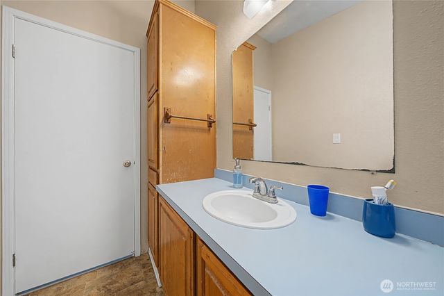 7581 Rainier NE, Moses Lake, WA 98837