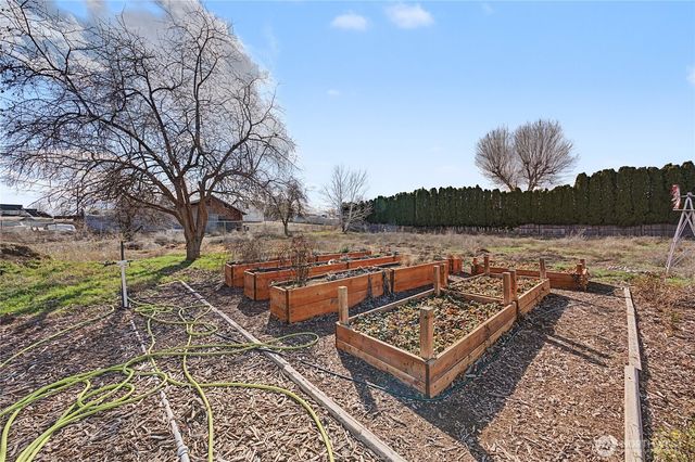 7581 Rainier NE, Moses Lake, WA 98837