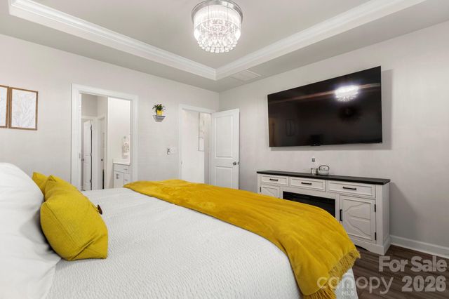 9842 Festival Way, Charlotte, NC 28215