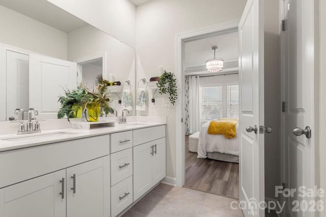 9842 Festival Way, Charlotte, NC 28215