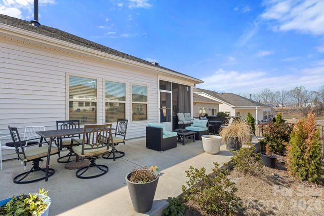 9842 Festival Way, Charlotte, NC 28215