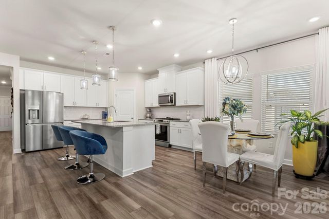 9842 Festival Way, Charlotte, NC 28215