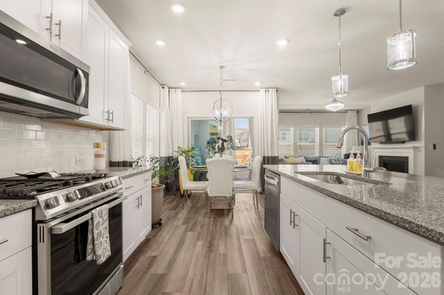 9842 Festival Way, Charlotte, NC 28215