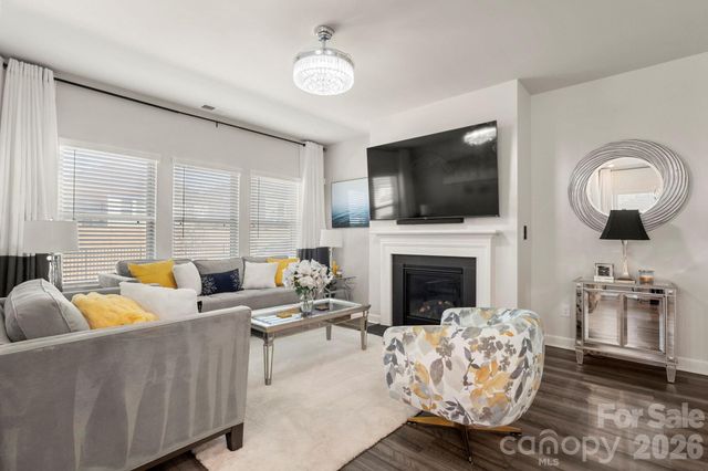 9842 Festival Way, Charlotte, NC 28215