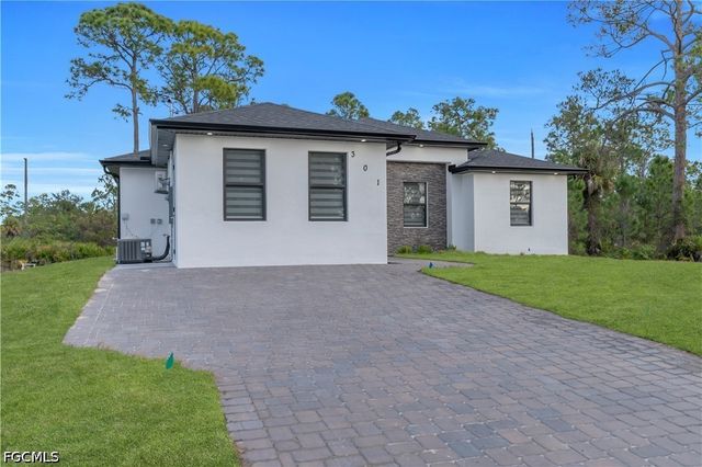 301 E 17th ST, Lehigh Acres, FL 33972
