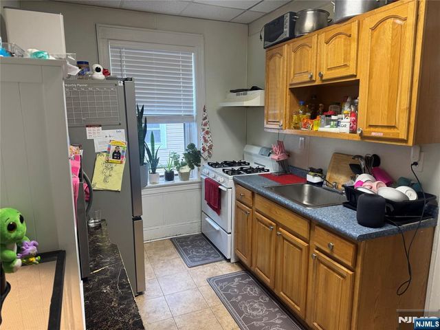 16 Roosevelt Avenue, Dumont, NJ 07628