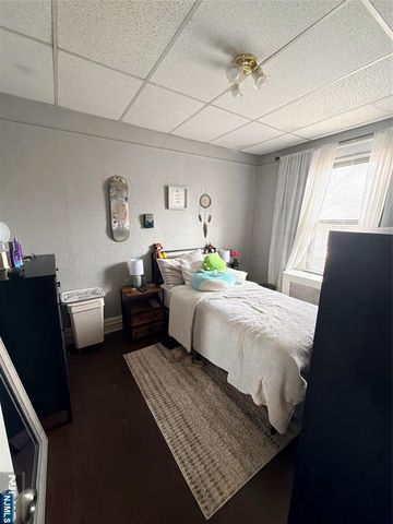 16 Roosevelt Avenue, Dumont, NJ 07628