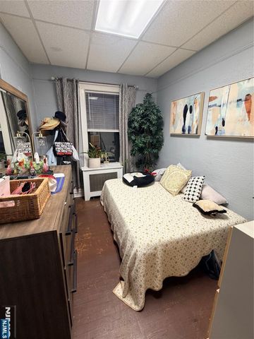 16 Roosevelt Avenue, Dumont, NJ 07628