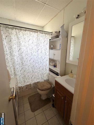 16 Roosevelt Avenue, Dumont, NJ 07628