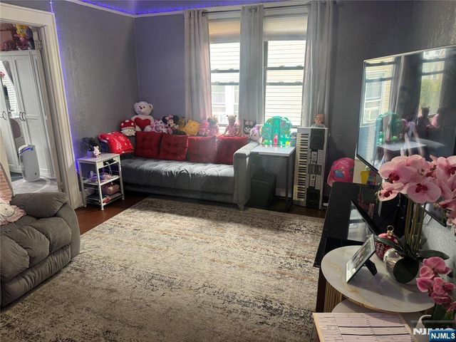 16 Roosevelt Avenue, Dumont, NJ 07628