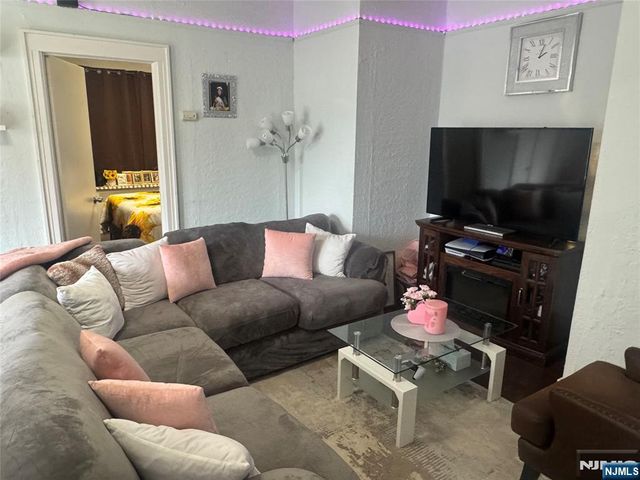 16 Roosevelt Avenue, Dumont, NJ 07628