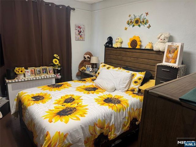 16 Roosevelt Avenue, Dumont, NJ 07628