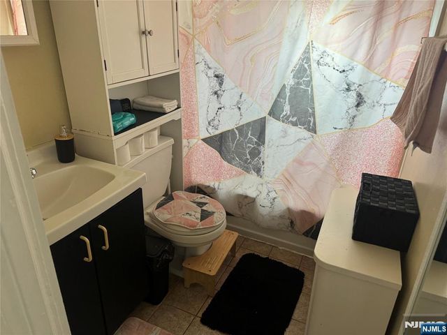 16 Roosevelt Avenue, Dumont, NJ 07628