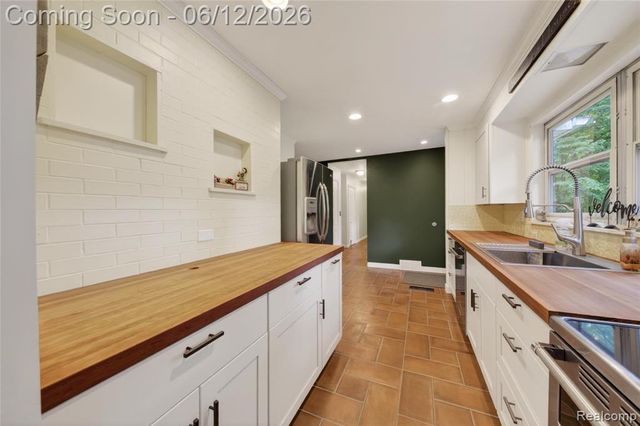 5831 Winans Drive, Brighton, MI 48116
