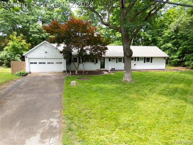 5831 Winans Drive, Brighton, MI 48116