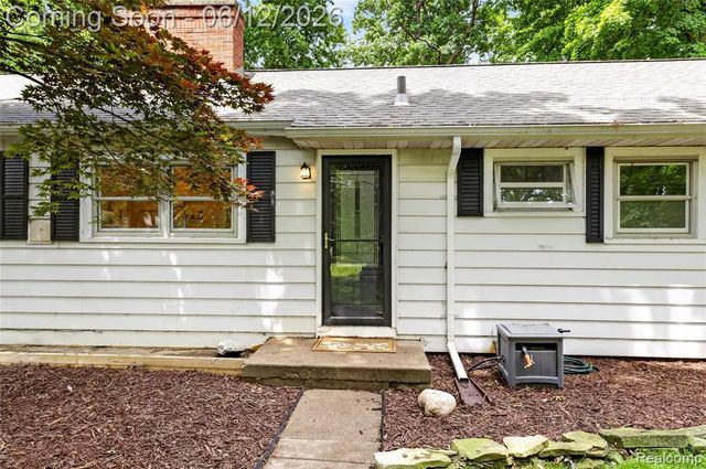 5831 Winans Drive, Brighton, MI 48116