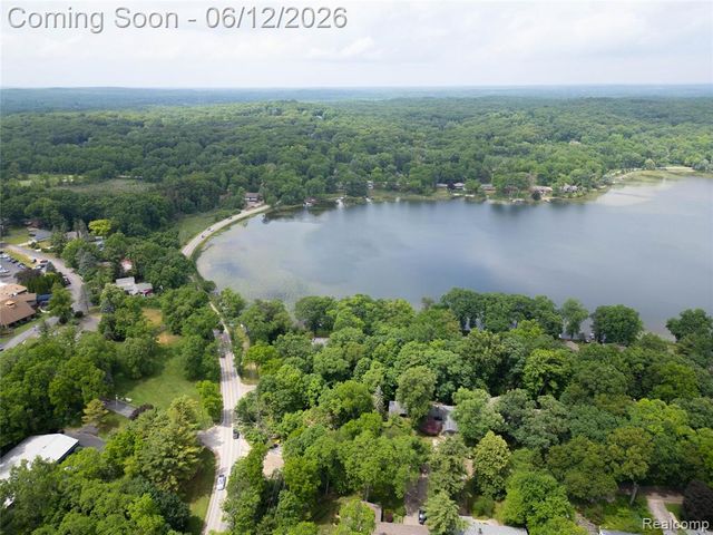 5831 Winans Drive, Brighton, MI 48116