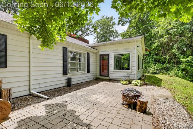 5831 Winans Drive, Brighton, MI 48116