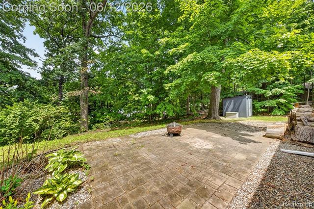 5831 Winans Drive, Brighton, MI 48116