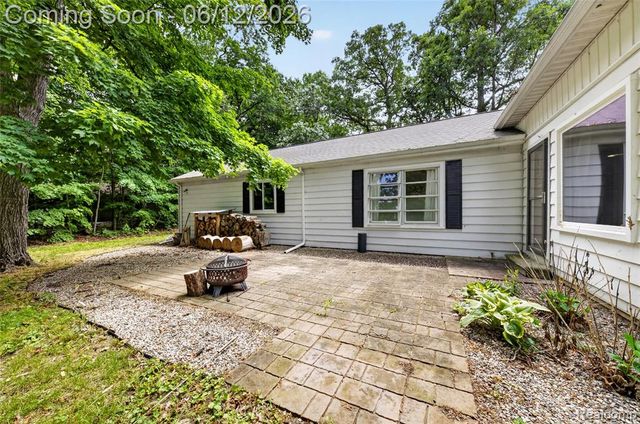 5831 Winans Drive, Brighton, MI 48116