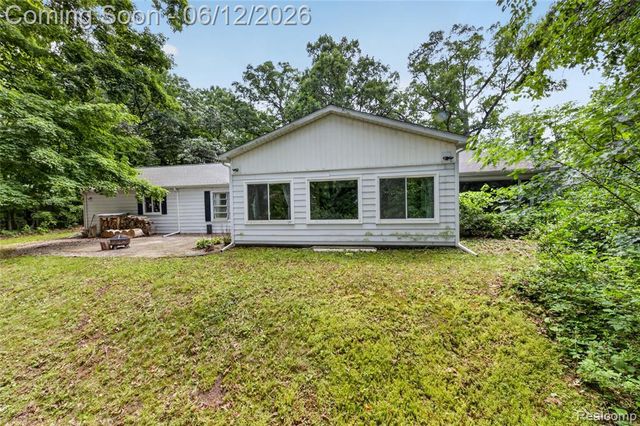 5831 Winans Drive, Brighton, MI 48116