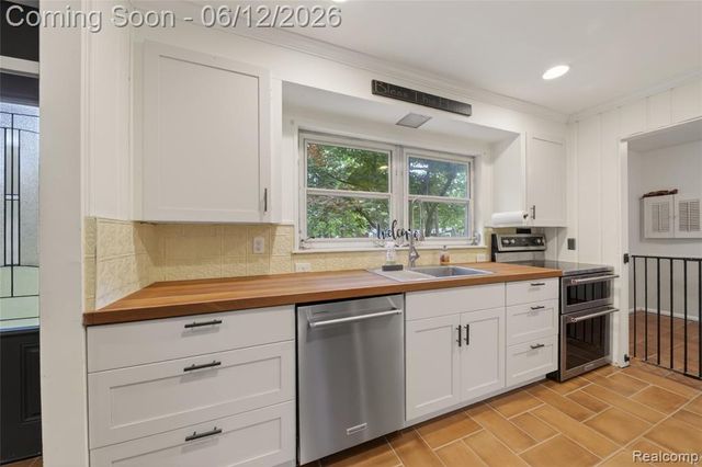 5831 Winans Drive, Brighton, MI 48116
