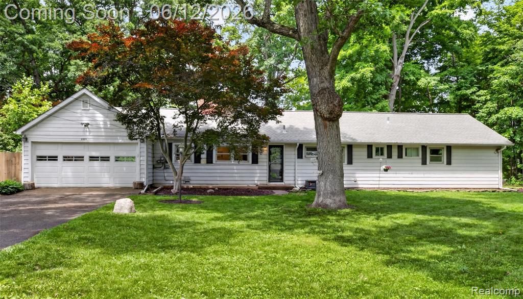 5831 Winans Drive, Brighton, MI 48116