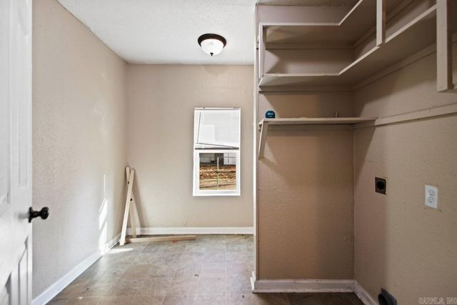 8005 Woodhaven Drive, Little Rock, AR 72209