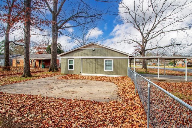 8005 Woodhaven Drive, Little Rock, AR 72209