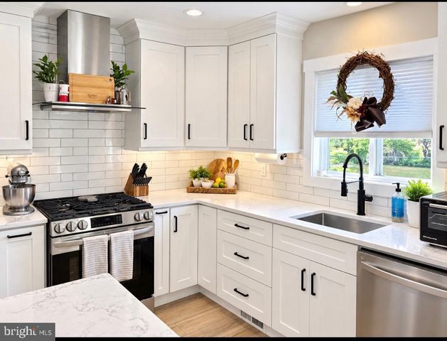 63 CHARLES BOSSERT DR, Bordentown, NJ 08505