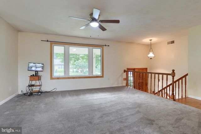 1132 CORNELL DR, Hummelstown, PA 17036
